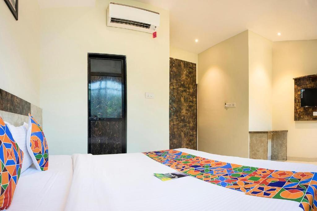 Hotel Embassy Grand Near Us Embassy Bkc Bombaim Exterior foto