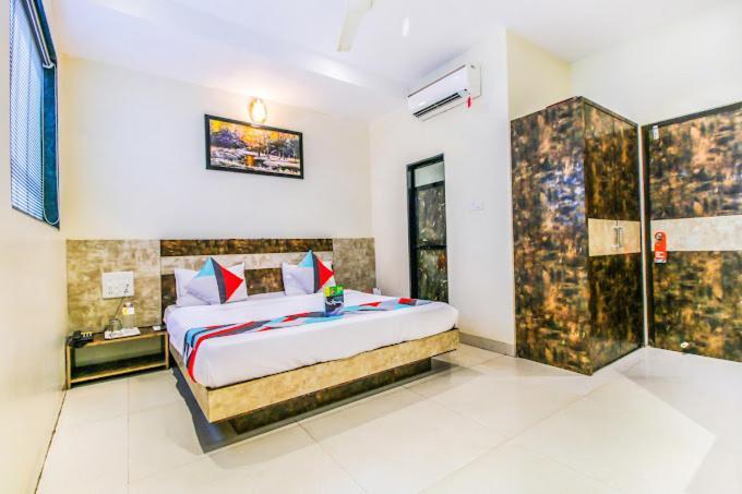 Hotel Embassy Grand Near Us Embassy Bkc Bombaim Exterior foto