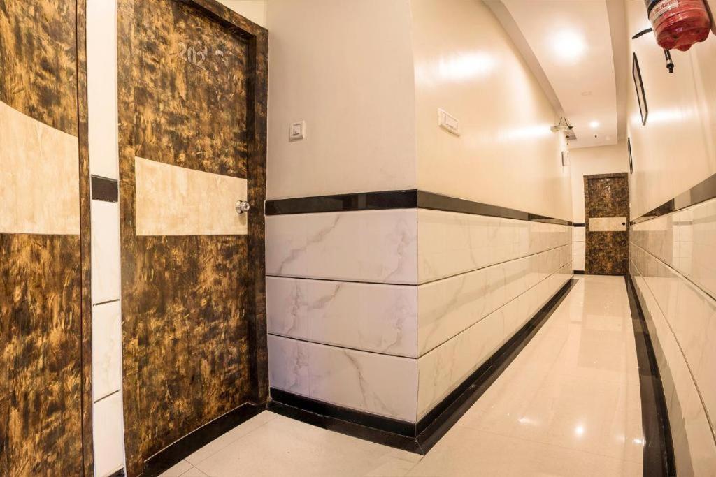 Hotel Embassy Grand Near Us Embassy Bkc Bombaim Exterior foto